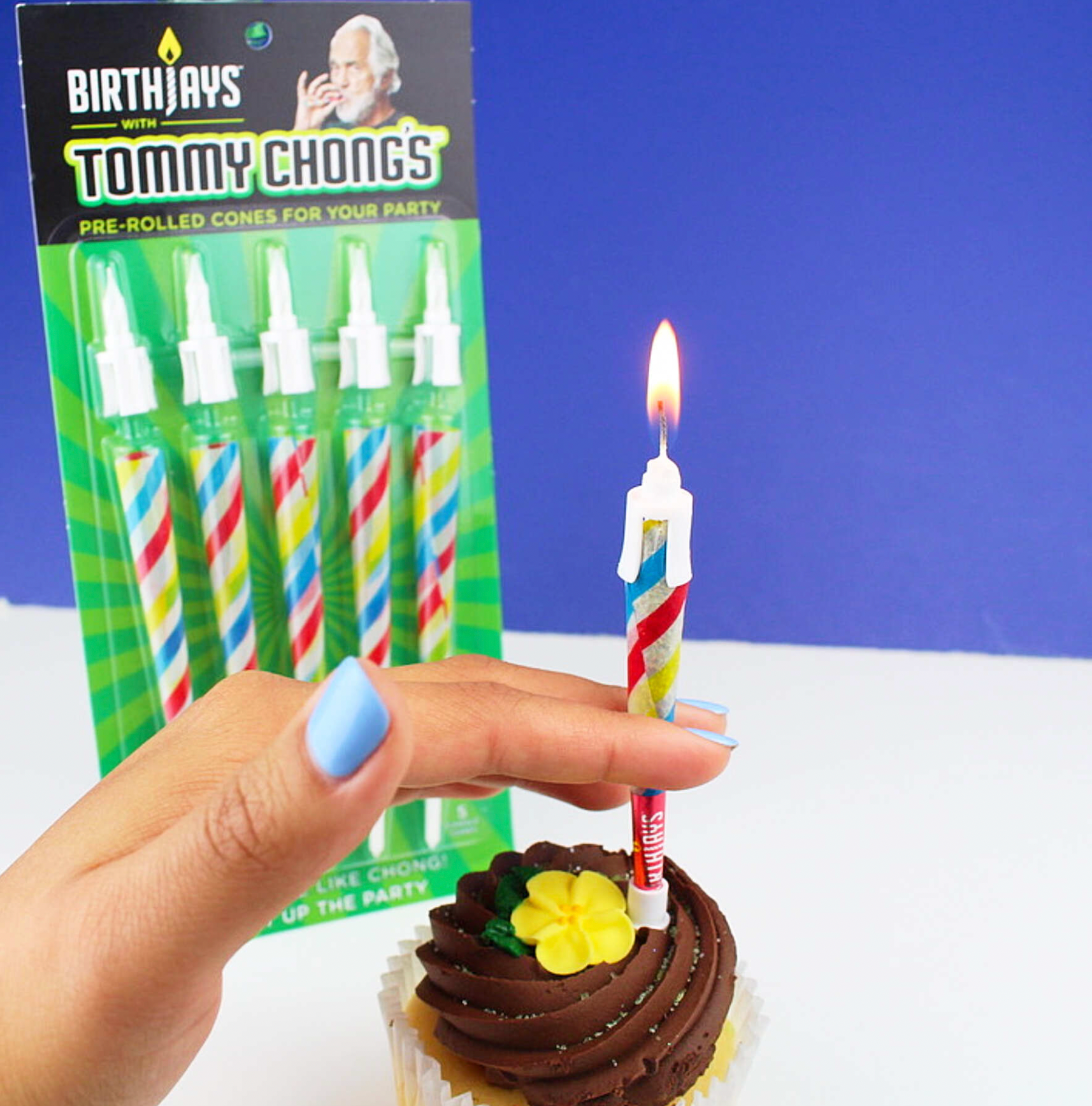 The BirthJays 5 Pack contains 5 BirthJay Cone Candles on a Red Gifting Card with a plastic blister mold protecting the BirthJays. A BirthJay is a colorful 98mm cone with a shiny crutch wrap, a candle topper that features a real 2cm candle that will burn for 10-25 seconds and mote to catch dripping wax, and a cake stake that you will slide the bottom of the cone into, so you avoid food in the filter of the cone. These are the perfect gift to elevate special occasions!